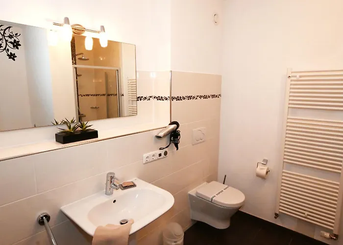 Bernstein Mare Luxor 02